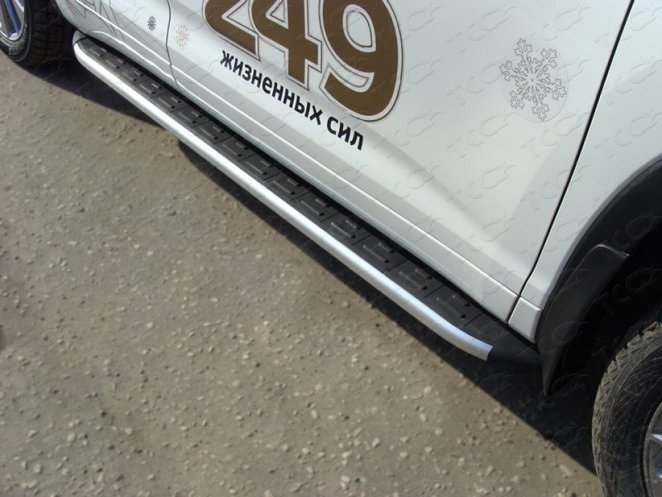 Пороги алюминиевые с пластиковой накладкой для Тойота Хайлендер 2014, TCC - TOYHIGHL14-20AL